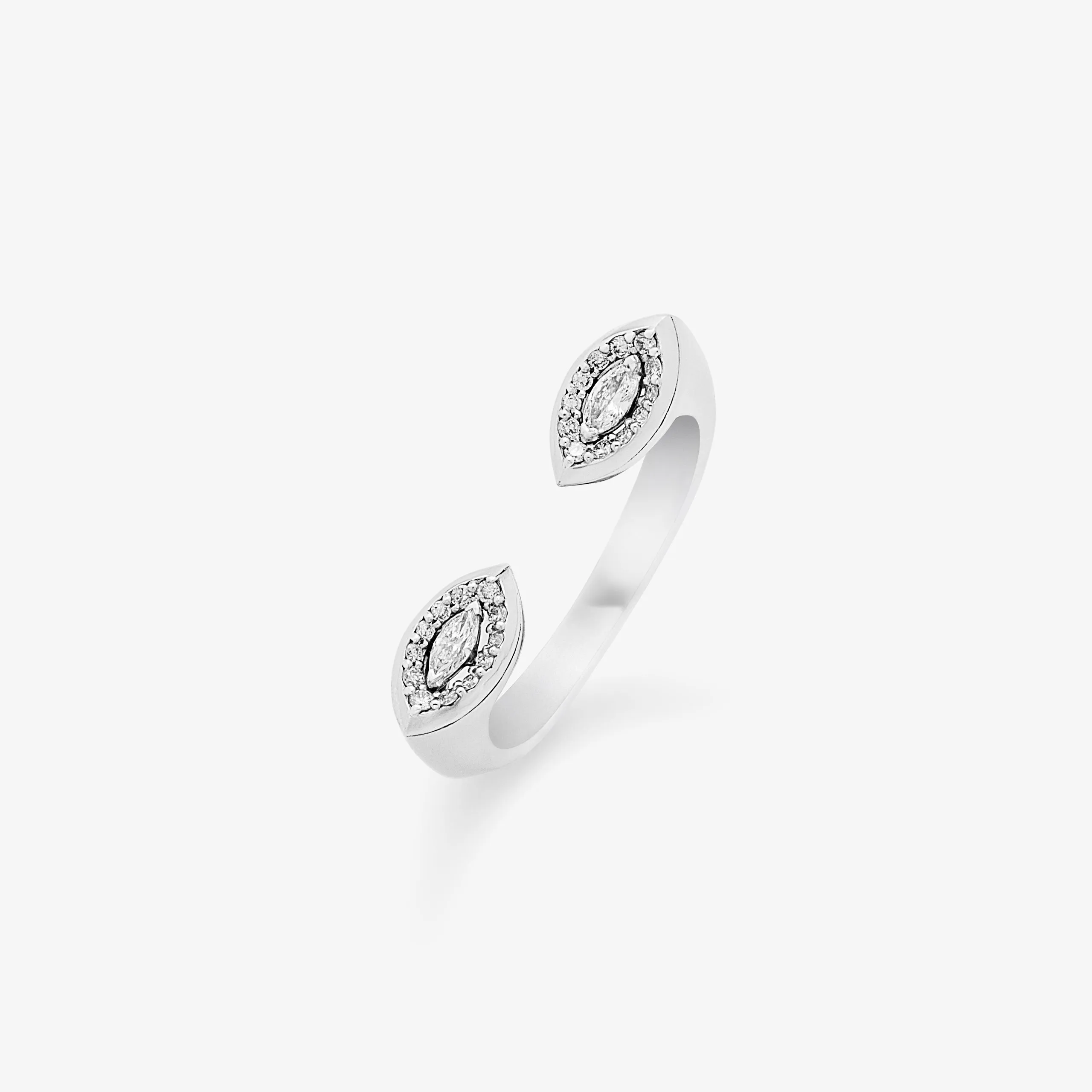 Pair of small stud earrings