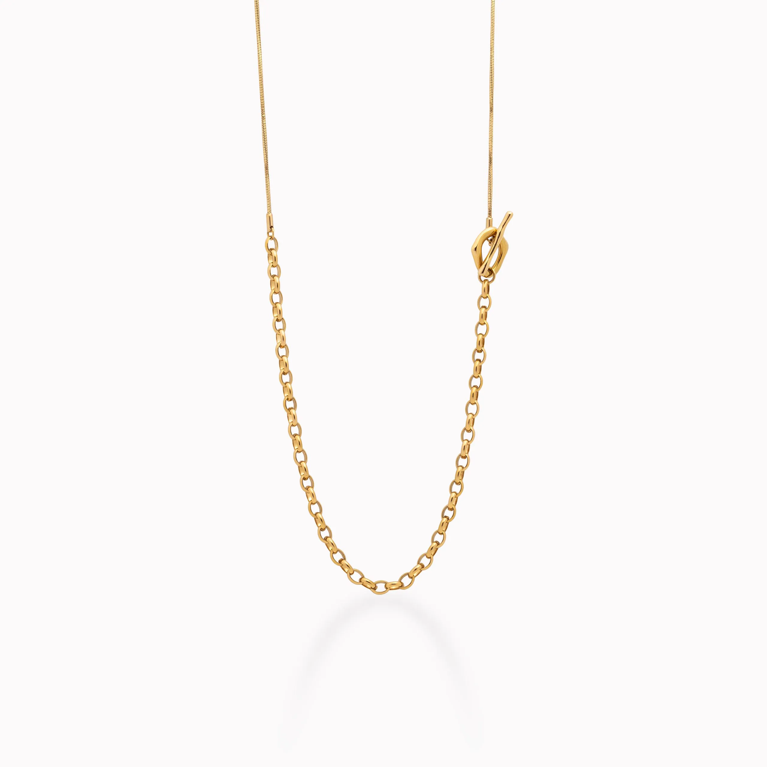 Gold knot necklace, product still